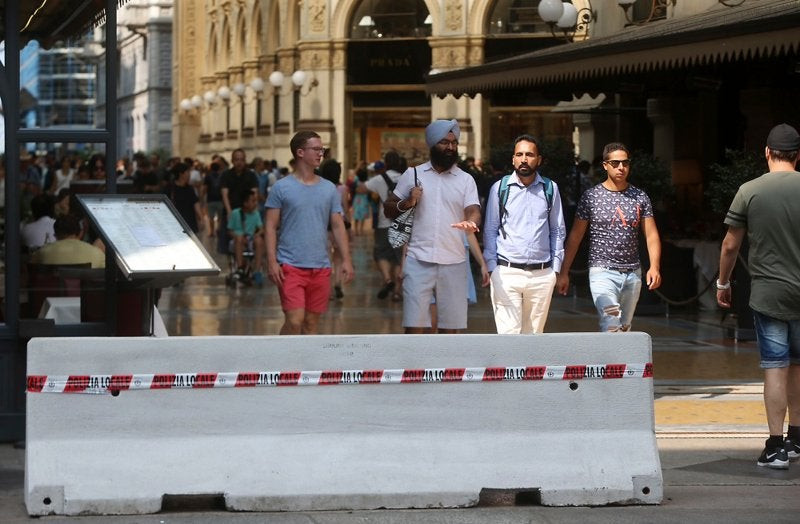 Θωρακίζονται με τσιμεντένια οδοφράγματα στην Ιταλία για τυχόν τρομοκρατικές επιθέσεις (εικόνα)